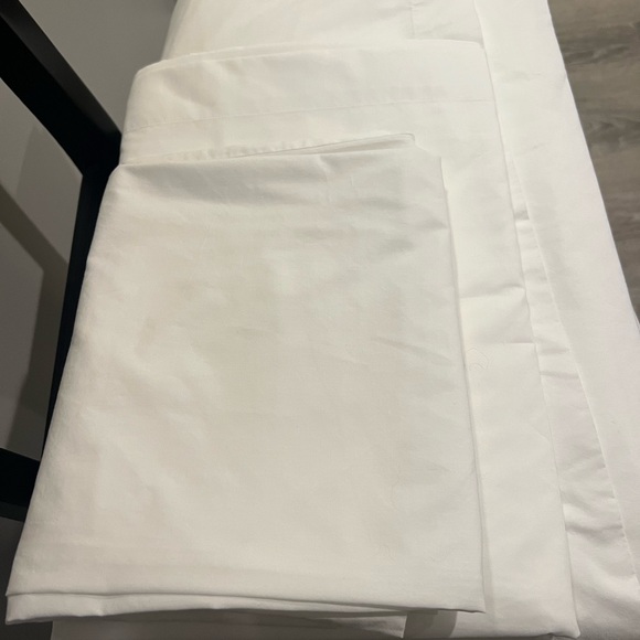 Matouk Percale Sheet Set with Duvet cover- NWOT - Picture 3 of 4